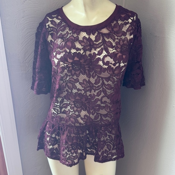 Loft Elegant Lace Burgundy Top size medium - Picture 2 of 9